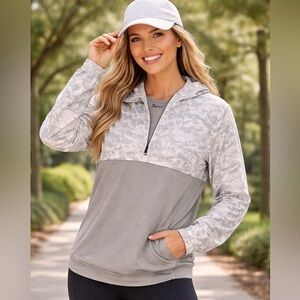 Under Armour Gray Camo Windbreaker Jacket Lightweight Half Zip Hooded Medium